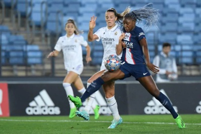 Toletti au duel avec Diani (photo UEFA) Toletti au duel avec Diani (photo UEFA)