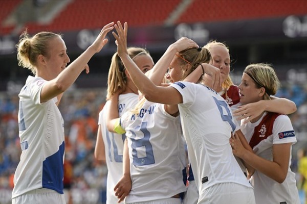 La joie hollandaise pour le premier titre du pays en foot féminin (photo uefa.com)