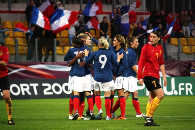 Les Bleues au stade de l'Epopée en 2011 (photos Sébastien Duret) Les Bleues au stade de l'Epopée en 2011 (photos Sébastien Duret)