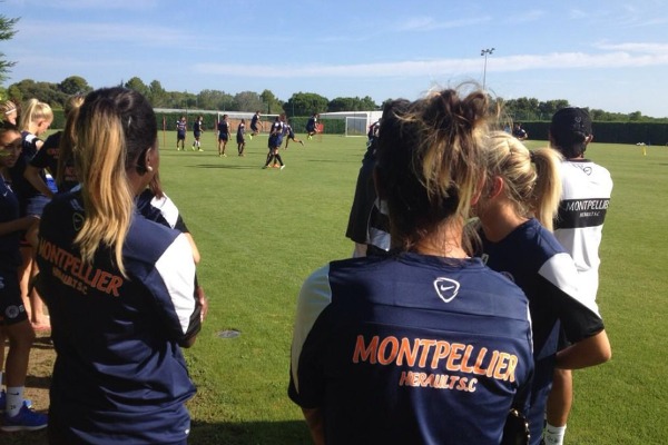 Jean-Louis Saez et ses joueuses à Grammont (photo MHSC)