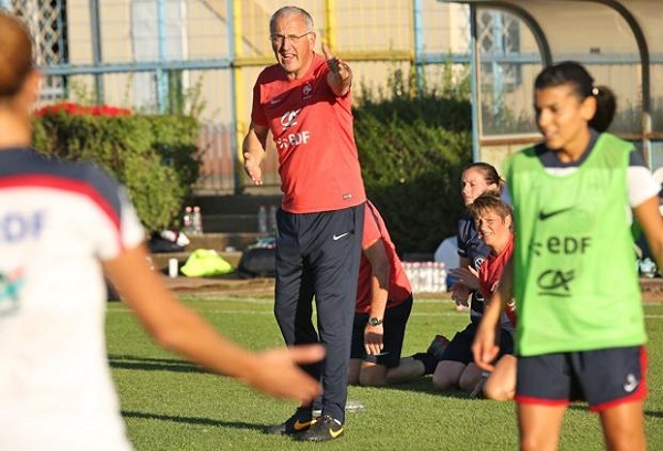 Philippe Bergerôo exigent dans la dernière ligne droite (photo FFF)