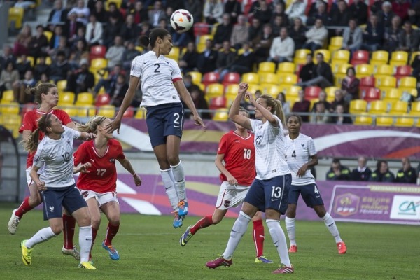 Pour Wendie Renard, les Bleues sont toutes sur la même longueur d'ondes avant d'affronter la Finlande. (Photo : Eric Baledent)