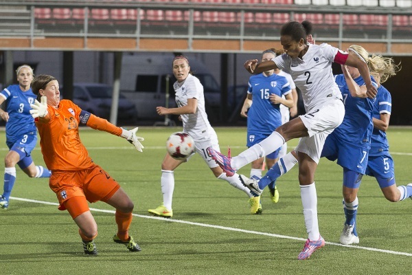 Devant Wendie Renard a tenté, derrière elle a rassuré (photo E Baledent/LMP)