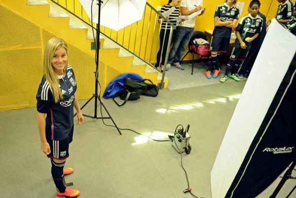 Amandine Henry lors de la séance photo de l'OL (photo Stéphane Guiochon/Le Progrès)