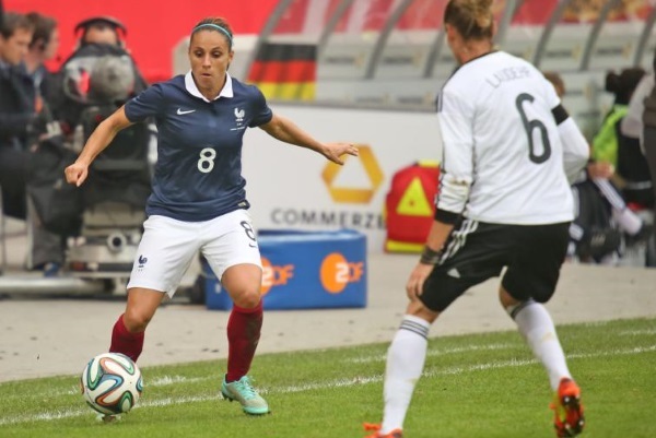 Jessica Houara s'impose de plus en plus à son poste (photo FFF)