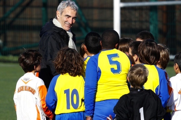 La formation et les jeunes sont un domaine dans lequel Raymond Domenech pourrait s'épanouir. (photo : reuters)
