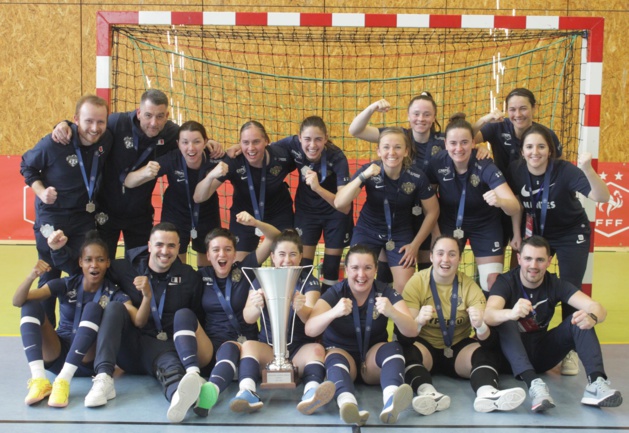 Les Nantaises avec le trophée Les Nantaises avec le trophée