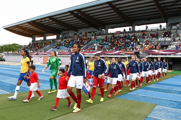 Wendie Renard lors du match France - Brésil en juin dernier en Guyane (photo FFF)