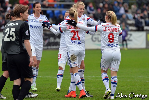 Les attaquantes lyonnaises déroulent Les attaquantes lyonnaises déroulent