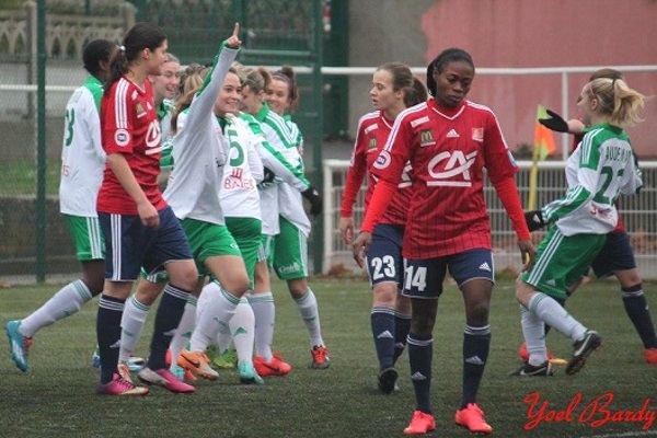 A l'image de Charlotte Lorgeré, le doigt levé, l'ASSE retrouve le sourire (photo Yoel Bardy/ASSE féminines)