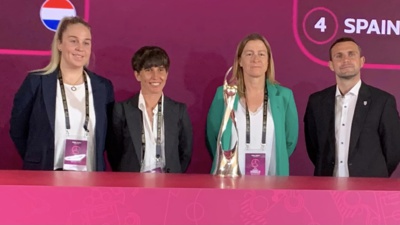 Sandrine Ringler aux côtés des autres sélectionneurs du groupe B (photo DR) Sandrine Ringler aux côtés des autres sélectionneurs du groupe B (photo DR)