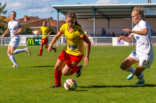 Marion Romanelli devant Janice Cayman lors du match aller (Mica GBM / PhootoRafettes)