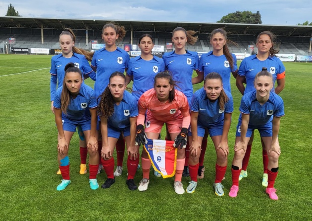 L'équipe française au coup d'envoi L'équipe française au coup d'envoi