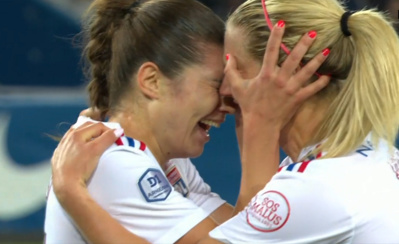 Signe Bruun félicitée par Ada Hegerberg (capture TV) Signe Bruun félicitée par Ada Hegerberg (capture TV)