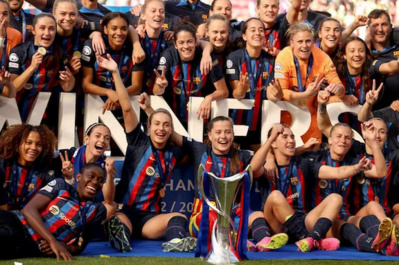 Le FC Barcelone gagne son deuxième trophée européen (photos UEFA.com) Le FC Barcelone gagne son deuxième trophée européen (photos UEFA.com)