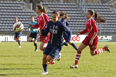 Laure Boulleau, buteuse et passeuse (photo PSG.fr)