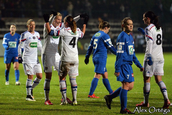 Camille Abily, capitaine et buteuse