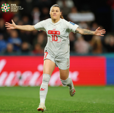 Ramona Bachmann marque le premier but sur penalty (photo FIFA WWC) Ramona Bachmann marque le premier but sur penalty (photo FIFA WWC)