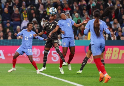 Kadidiatou Diani a tenté de tirer son épingle du jeu dans une rencontre physique (photo FIFA WWC)
