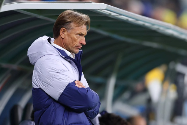 Le sélectionneur en pleine réflexion lors de la rencontre (photo FIFA WWC) Le sélectionneur en pleine réflexion lors de la rencontre (photo FIFA WWC)