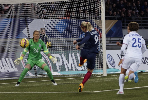 Bleues - Les réactions de LE SOMMER, HENRY, GEORGES, HOUARA et ABILY Bleues - Les réactions de LE SOMMER, HENRY, GEORGES, HOUARA et ABILY