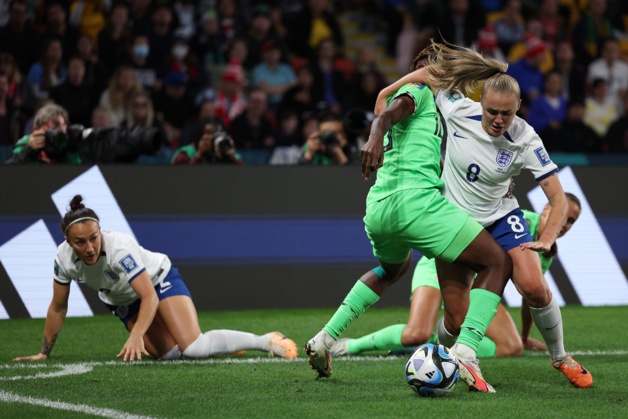 Lucy Bronze et Georgia Stanway ont péniblement sorti le Nigeria (photo FIFA WWC)