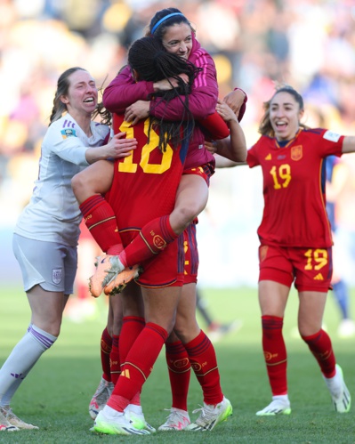 Salma Paralluelo, de dos, auteur du but décisif (photo FIFAWWC) Salma Paralluelo, de dos, auteur du but décisif (photo FIFAWWC)