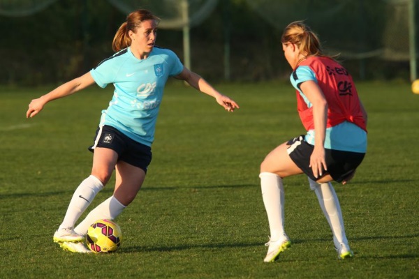 Camille Abily espère que les Bleues feront un trois sur trois (Photo : Antonio Mesa/FFF)