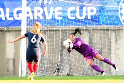 Hope Solo stoppe le penalty d'Amandine Henry à la 81ème minute (photo US Soccer) Hope Solo stoppe le penalty d'Amandine Henry à la 81ème minute (photo US Soccer)