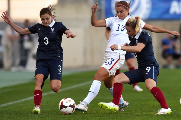Laure Boulleau et Eugénie Le Sommer après un bon tournoi de l'Algarve retrouvent la sélection face au Canada, jeudi à Bondoufle Laure Boulleau et Eugénie Le Sommer après un bon tournoi de l'Algarve retrouvent la sélection face au Canada, jeudi à Bondoufle