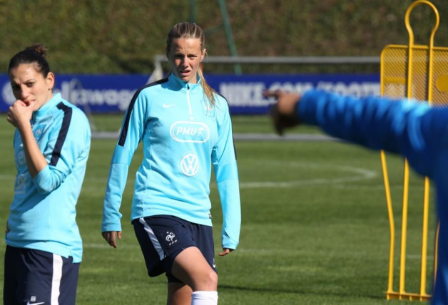 Sandie Toletti, au centre, continue son apprentissage (photo A. Mesa/FFF) Sandie Toletti, au centre, continue son apprentissage (photo A. Mesa/FFF)