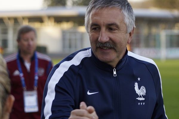 Gilles Eyquem soulagé après le coup de sifflet final (photo Sébastien Duret)