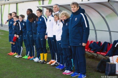 Le banc tricolore avec le sélectionneur au premier plan Le banc tricolore avec le sélectionneur au premier plan
