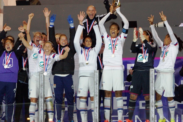 Wendie Renard remporte sa cinquième Coupe de France (photo Sébastien Duret) Wendie Renard remporte sa cinquième Coupe de France (photo Sébastien Duret)