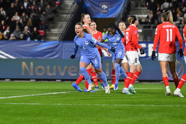 La joie d'Henry qui a ouvert la marque (© Philippe Le Brech / APL / FFF)