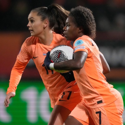 Les Pays-Bas ont couru après le score et les Anglaises avant la délivrance (photo KNVB) Les Pays-Bas ont couru après le score et les Anglaises avant la délivrance (photo KNVB)