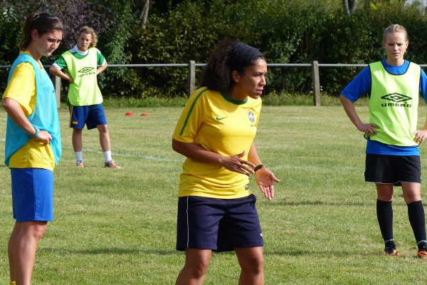 Soraya Belkadi va toujours de l'avant. Soraya Belkadi va toujours de l'avant.