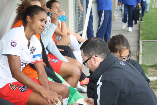 Laura Georges a été touchée au genou lors de ce match. De quoi mettre en cause sa participation à la finale de la Ligue des Champions ?