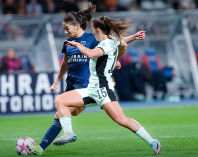 Clara Matéo marquée par Maren Mjelde (photo Paris FC) Clara Matéo marquée par Maren Mjelde (photo Paris FC)