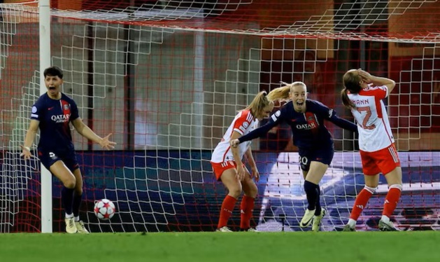 De Almeida et Vangsgaard exultent sur l'égalisation à la 88e (photo UEFA.com) De Almeida et Vangsgaard exultent sur l'égalisation à la 88e (photo UEFA.com)