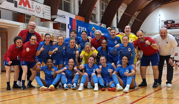 Les joueuses et le staff heureux après ce premier succès (photo Sébastien Duret) Les joueuses et le staff heureux après ce premier succès (photo Sébastien Duret)