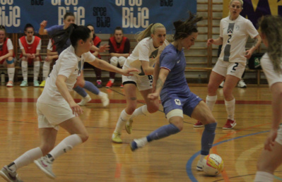 Sur cette frappe, Atamaniuk égalise pour la France (photo Sébastien Duret) Sur cette frappe, Atamaniuk égalise pour la France (photo Sébastien Duret)