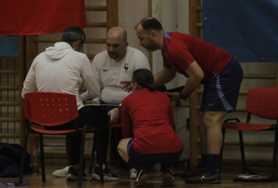 Pierre-Étienne Demillier avec le staff (photo Sébastien Duret)