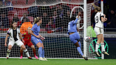 La reprise de Diani qui permet l'ouverture du score (photo DFB) La reprise de Diani qui permet l'ouverture du score (photo DFB)