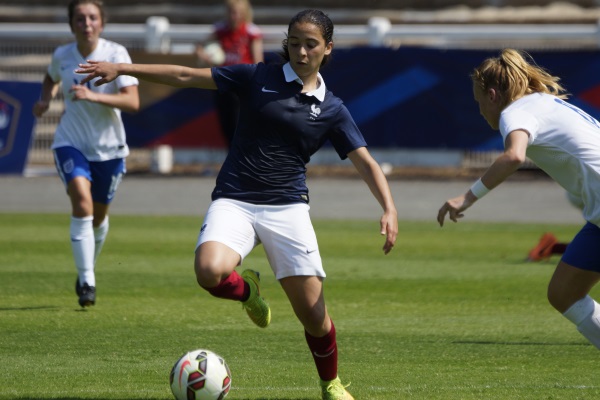 Anissa Lahmari (photo Sébastien Duret)