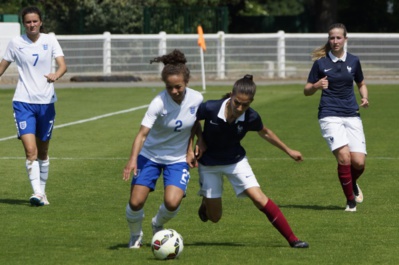 Clara Matéo à la lutte avec Ashlee Brown Clara Matéo à la lutte avec Ashlee Brown