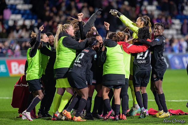 La joie des partenaires après le tir au but décisif repoussé par Chloé Ngazi (photo Alex Ortega)