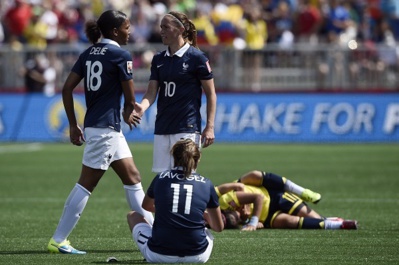 Les Françaises désabusées après le second but (photo FIFA) Les Françaises désabusées après le second but (photo FIFA)