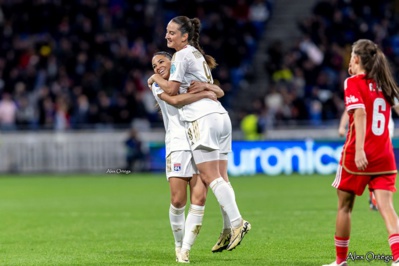 Cascarino et Däbritz se congratulent (photo Alex Ortega) Cascarino et Däbritz se congratulent (photo Alex Ortega)