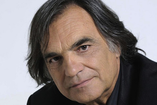 "Face à des jeunes qui sont en pleine quête d'eux-mêmes, d'identification, il faut sans cesse sacraliser le rôle de l'arbitre," souligne Marcel Rufo "Face à des jeunes qui sont en pleine quête d'eux-mêmes, d'identification, il faut sans cesse sacraliser le rôle de l'arbitre," souligne Marcel Rufo